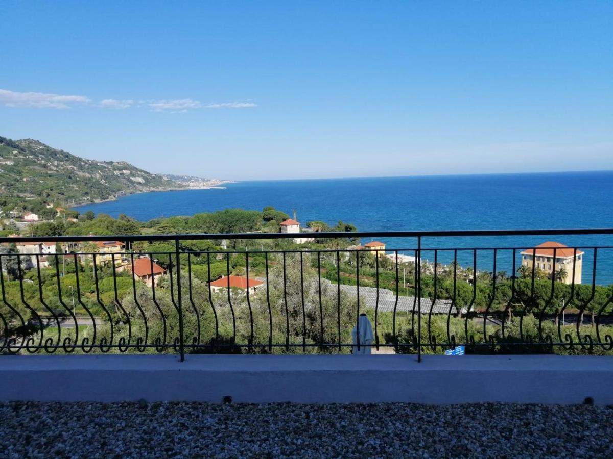Agriturismo Un Mare Di Fiori 文蒂米利亚 外观 照片
