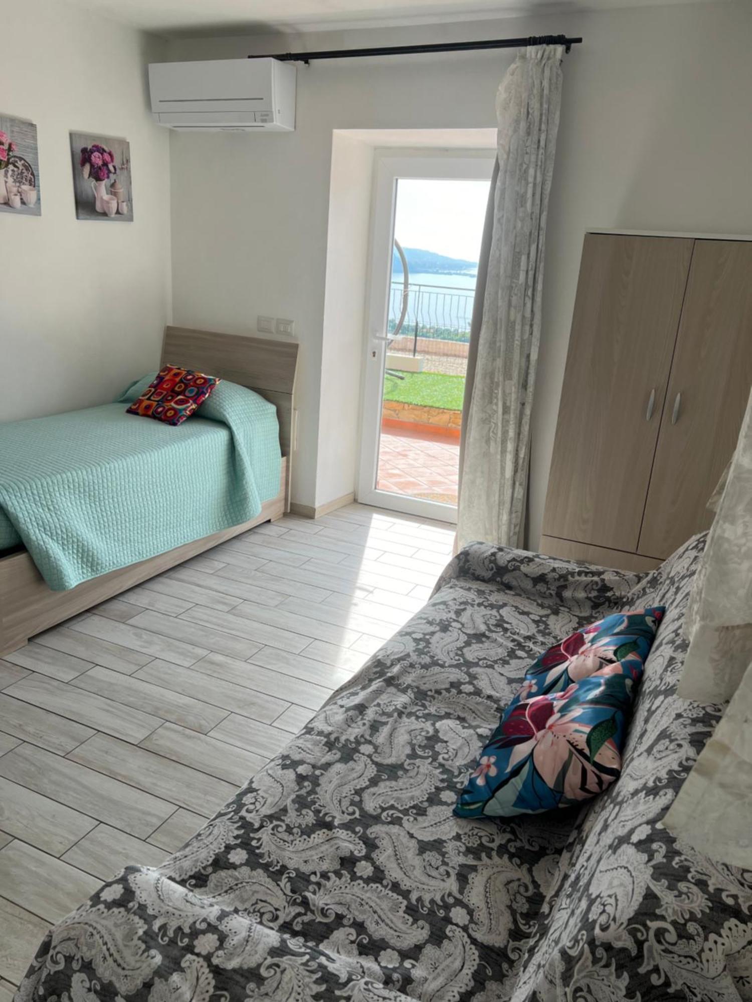 Agriturismo Un Mare Di Fiori 文蒂米利亚 外观 照片