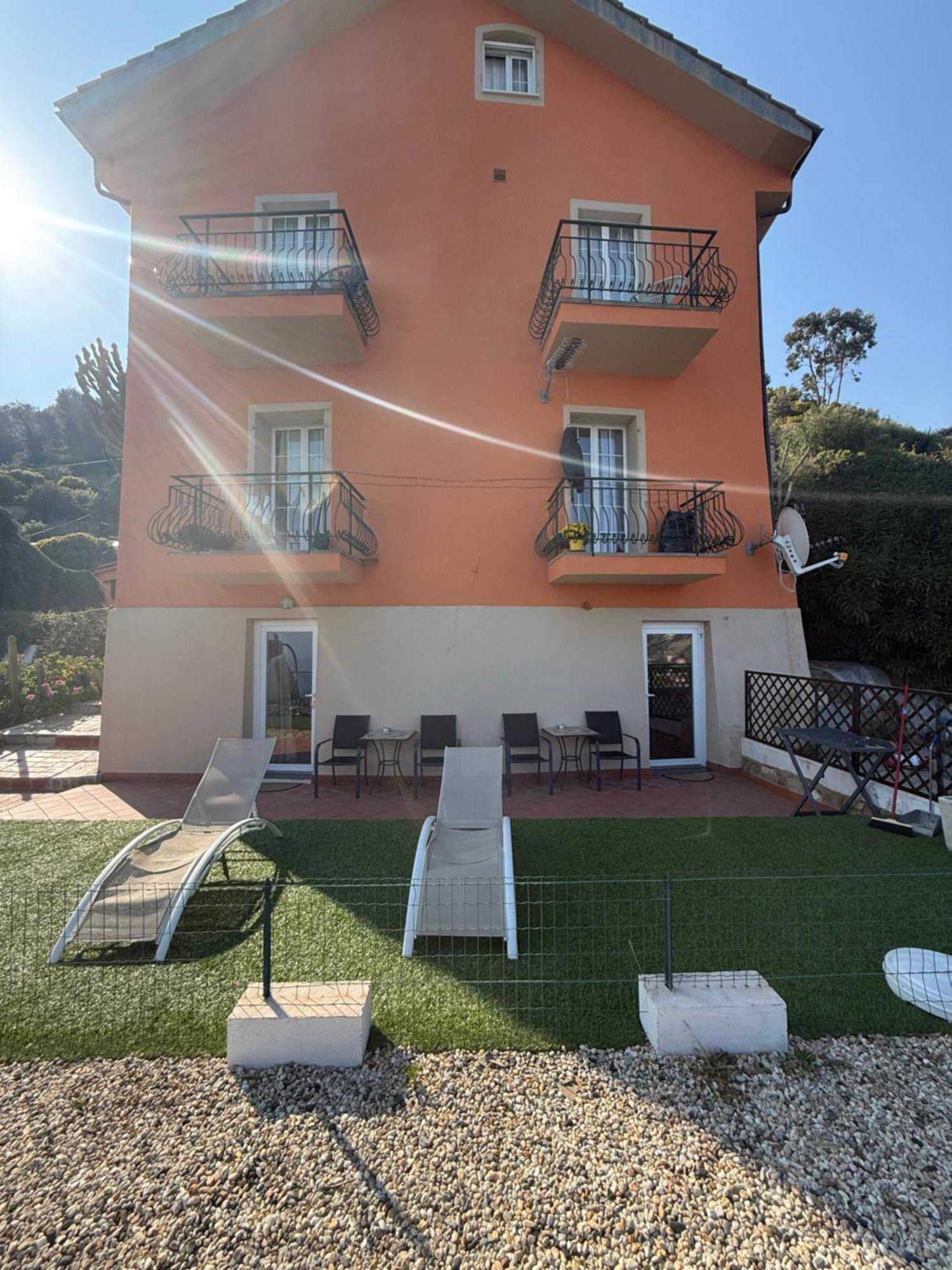 Agriturismo Un Mare Di Fiori 文蒂米利亚 外观 照片
