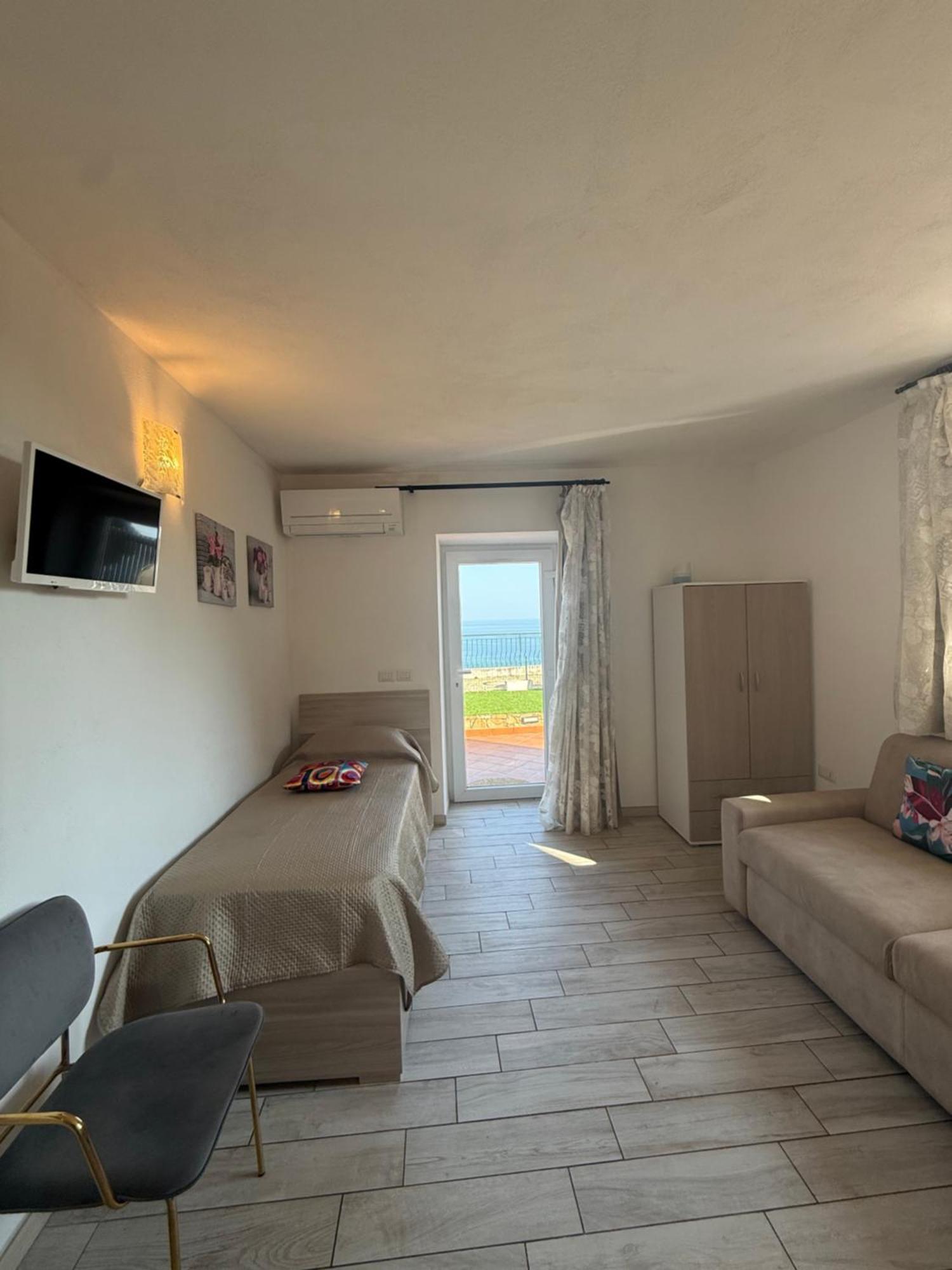 Agriturismo Un Mare Di Fiori 文蒂米利亚 外观 照片
