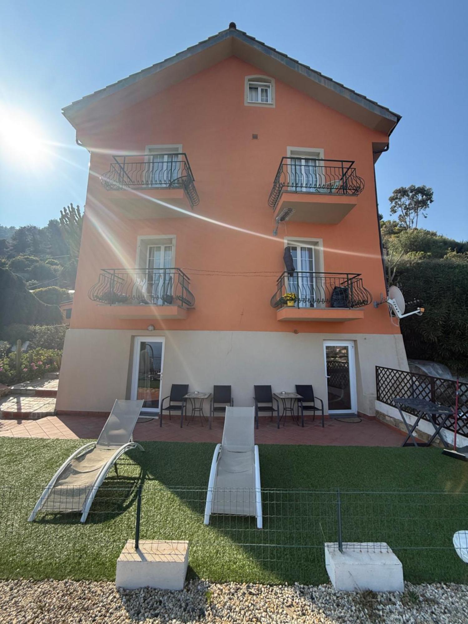 Agriturismo Un Mare Di Fiori 文蒂米利亚 外观 照片