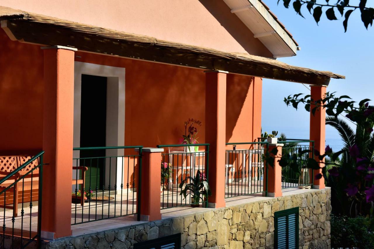 Agriturismo Un Mare Di Fiori 文蒂米利亚 外观 照片